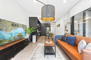 City Living: 1-Bed apt + Study close MQ Station, Sydney